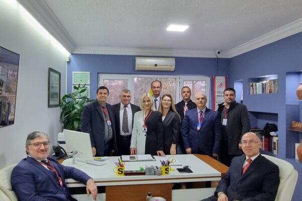 Aradığın Ev Gayrimenkul Ekibimiz