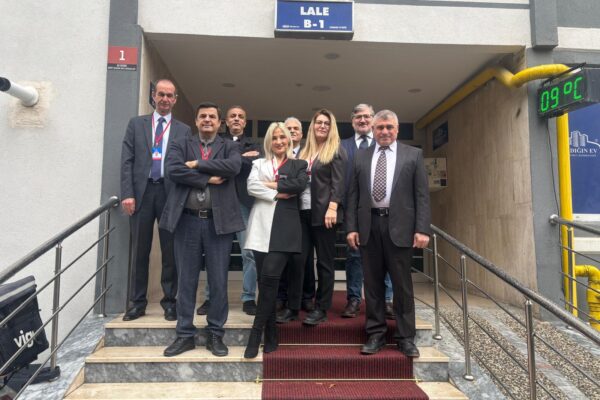 Aradığın Ev Gayrimenkul Ekibimiz